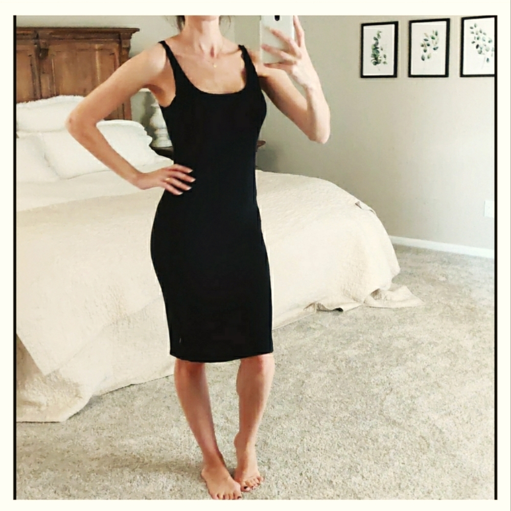 🖤Revolve Raw Edge Black Sweater Midi Dress🖤
